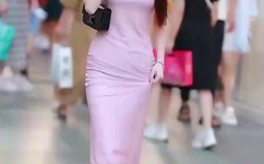 美女脱内衣奶头露出来照片